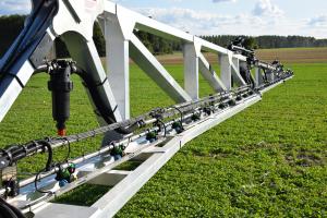 ARLAND travaille en partenariat avec la société Pommier.

100% des rampes montées sur les pulvérisateurs traînés sont des rampes aluminium.

Les 4 types de rampes montées sur les pulvérisateurs traînés sont :

L'ALS :

Rampe aluminium 2 bras

Largeurs disponibles : 18, 21 et 24m

Cadre pendulaire assisté ou cadre pendulo-biellette en option

Correcteur de dévers hydraulique - canalisations inox

La TR4 :

Rampe aluminium 2 bras

Largeurs disponibles : 21, 24, 27, 28 et 30m

Cadre pendulaire assisté ou cadre pendulo-biellette en option

Correcteur de dévers hydraulique - Canalisations inox

La RC3 - RA3 - RA :

Rampe aluminium 3 bras

Largeurs disponibles : 32, 33, 36, 38, 40, 42, 44 et 48m

Cadre pendulo-biellette - anti-fouettement hydraulique

Correcteur de dévers hydraulique - Canalisations inox
